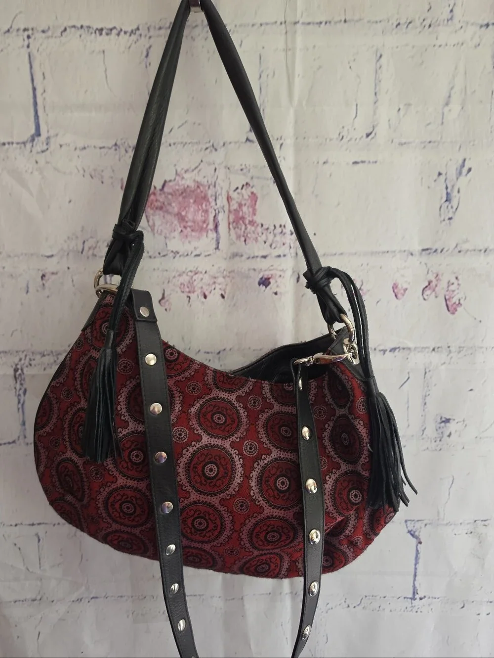 Doncaster Vintage Tapestry Medallion Shoulder Bag M/L Snap Closure Tassel Accent